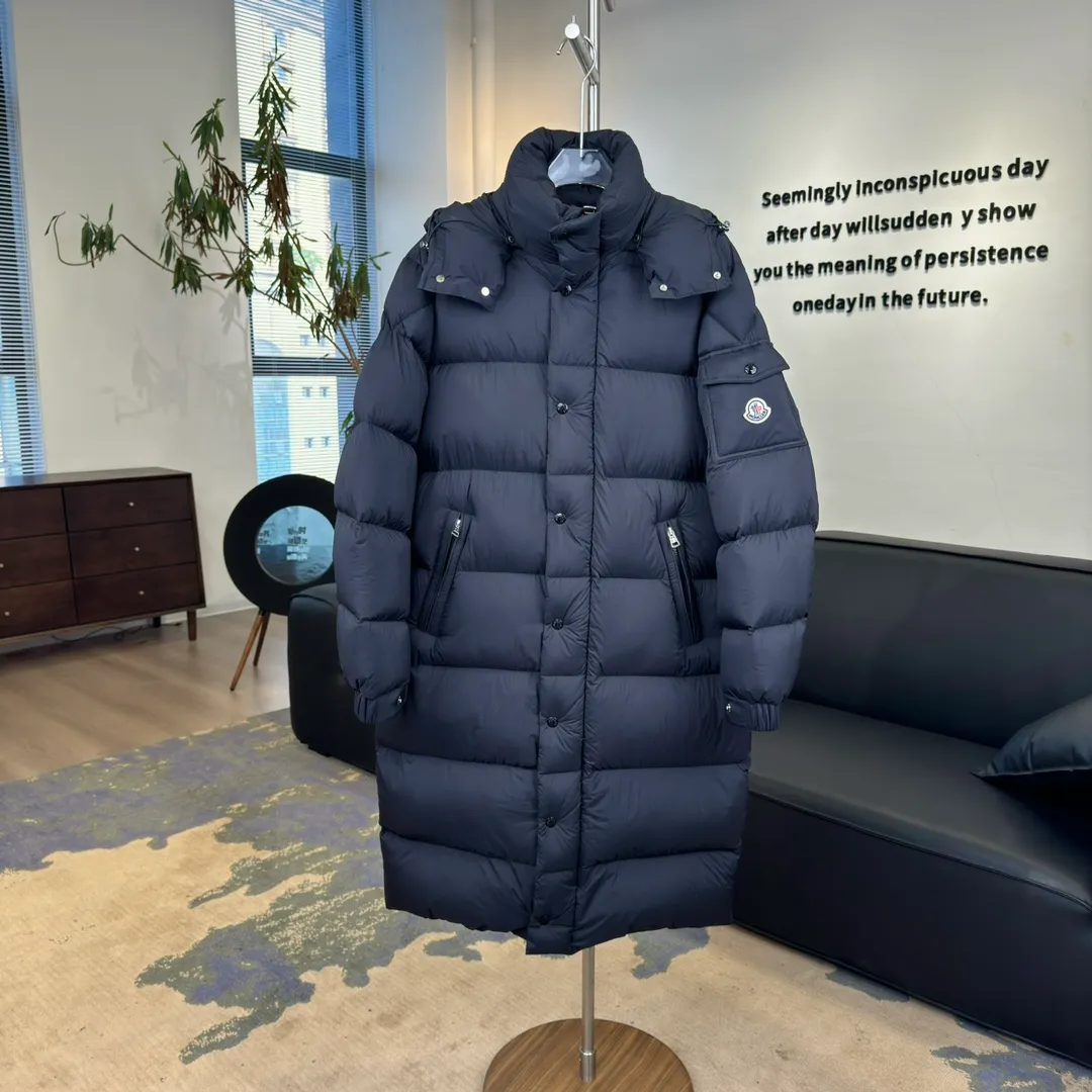 Authentic : 【Original 】 Moncler / 𝗵𝗮𝗻𝗼𝘃𝗲𝗿𝗶𝗮𝗻 Size：12345 ： Black